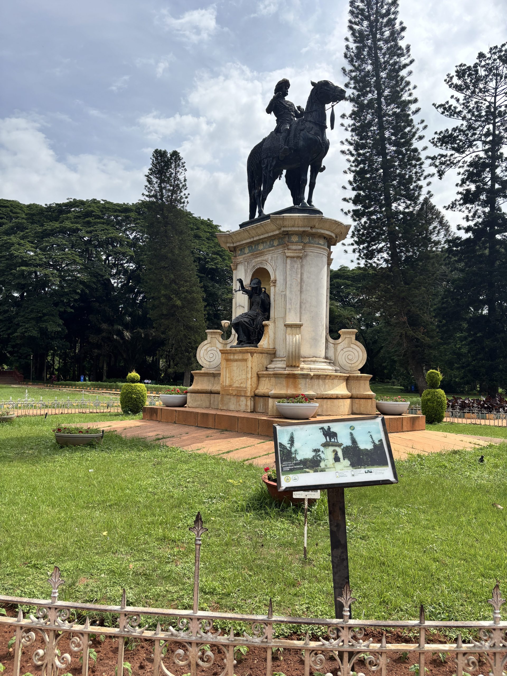 Statue of Chamarajendra Wadeyar
